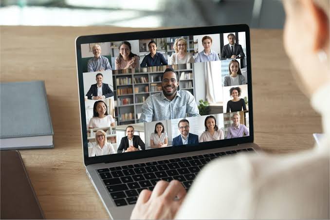 How to Manage a Remote or Hybrid Team: A Practical Guide